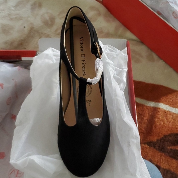 Shoes - Picture 6 of 10